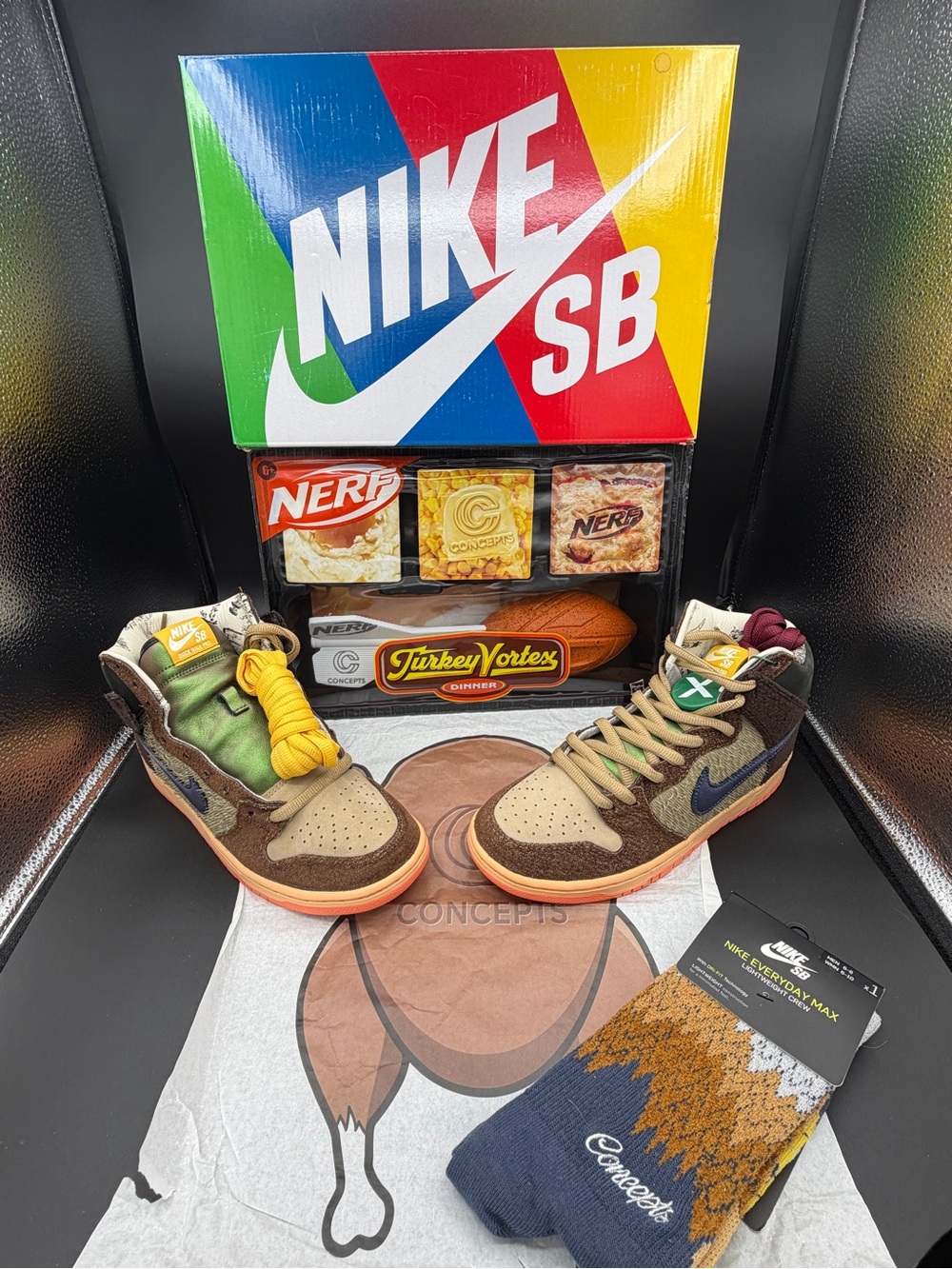Nike SB Dunk Low Multicolor Brown Green Orange Special box with all the goodies